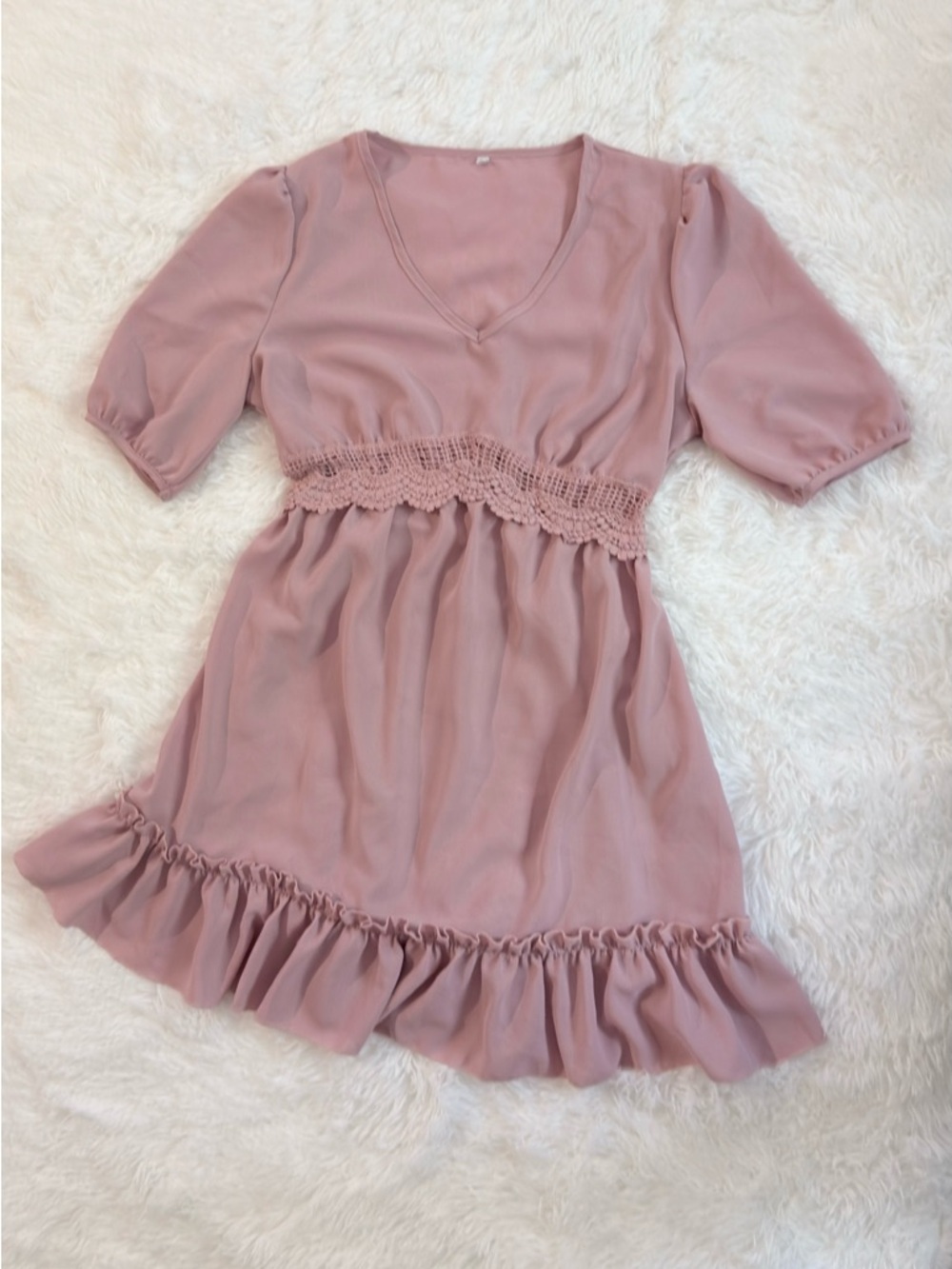 Boho Mauve V-Neck Mini Dress Crochet Lace Waist Ruffle Hem Puff Sleeve M.